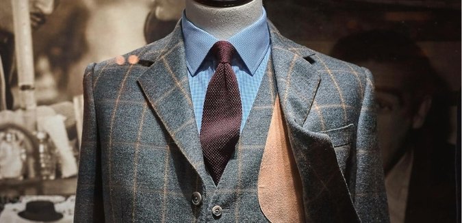 https:--portal.fandcproperties.ae-uploads-panel-blogs-thumbnails-top_10_most_expensive_suits_in_the_world:_luxury_beyond_fabric_thumbnail_1759843871.jpeg